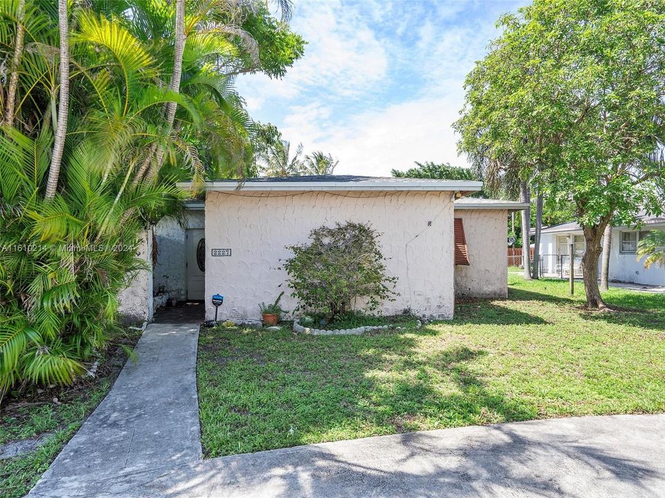 For Sale: $499,000 (4 beds, 2 baths, 1598 Square Feet)