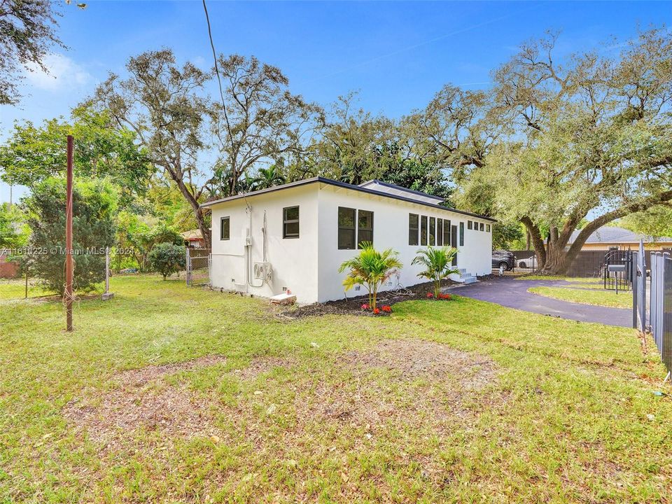 For Sale: $549,000 (3 beds, 2 baths, 1504 Square Feet)