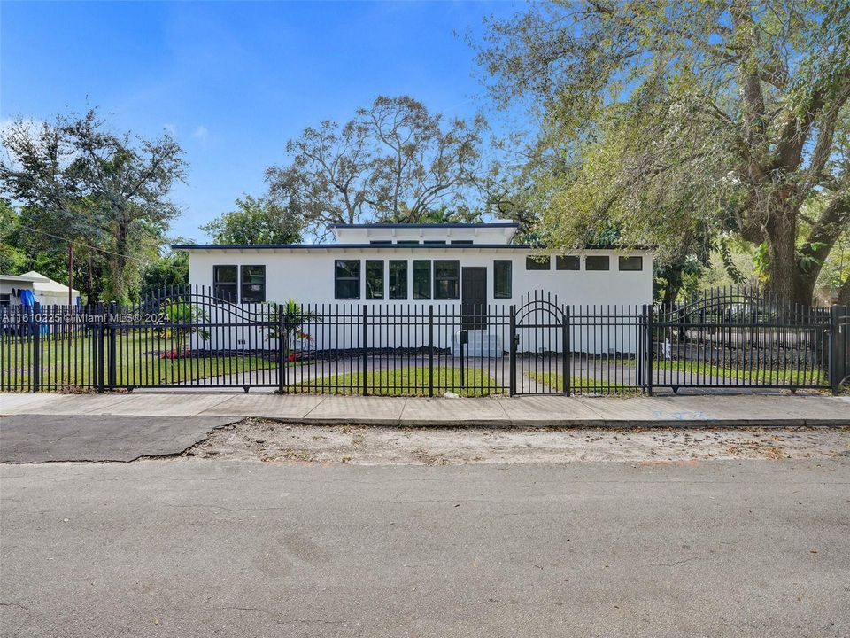 For Sale: $549,000 (3 beds, 2 baths, 1504 Square Feet)