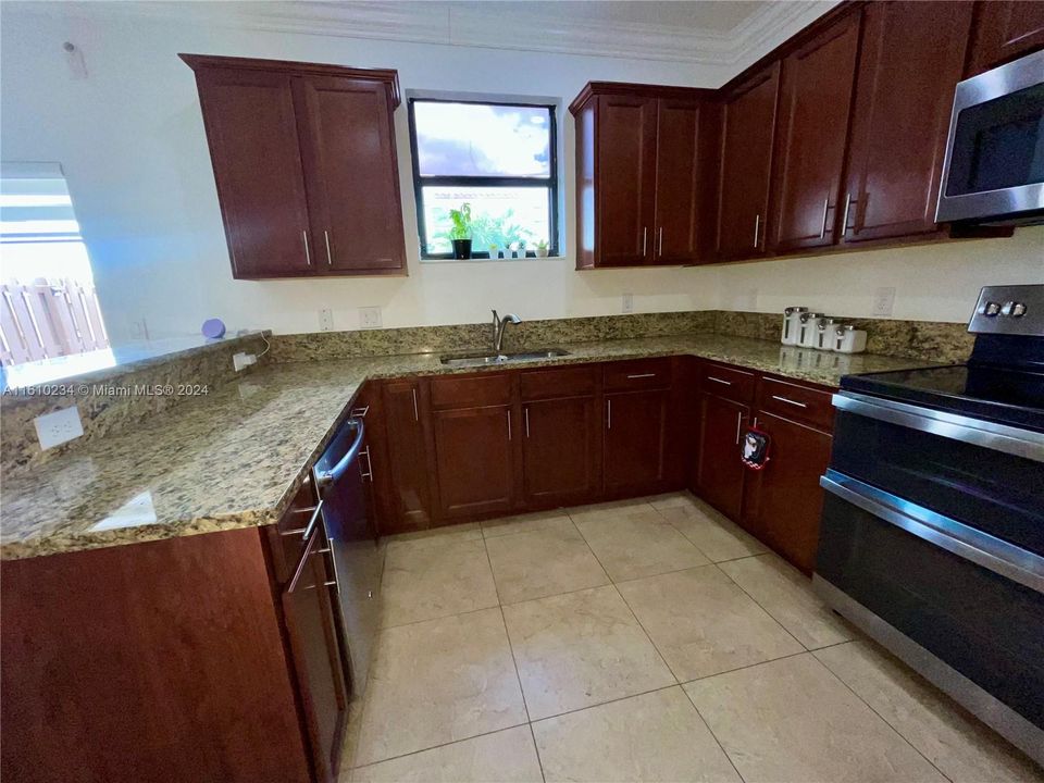 En Venta: $667,000 (3 camas, 2 baños, 1680 Pies cuadrados)