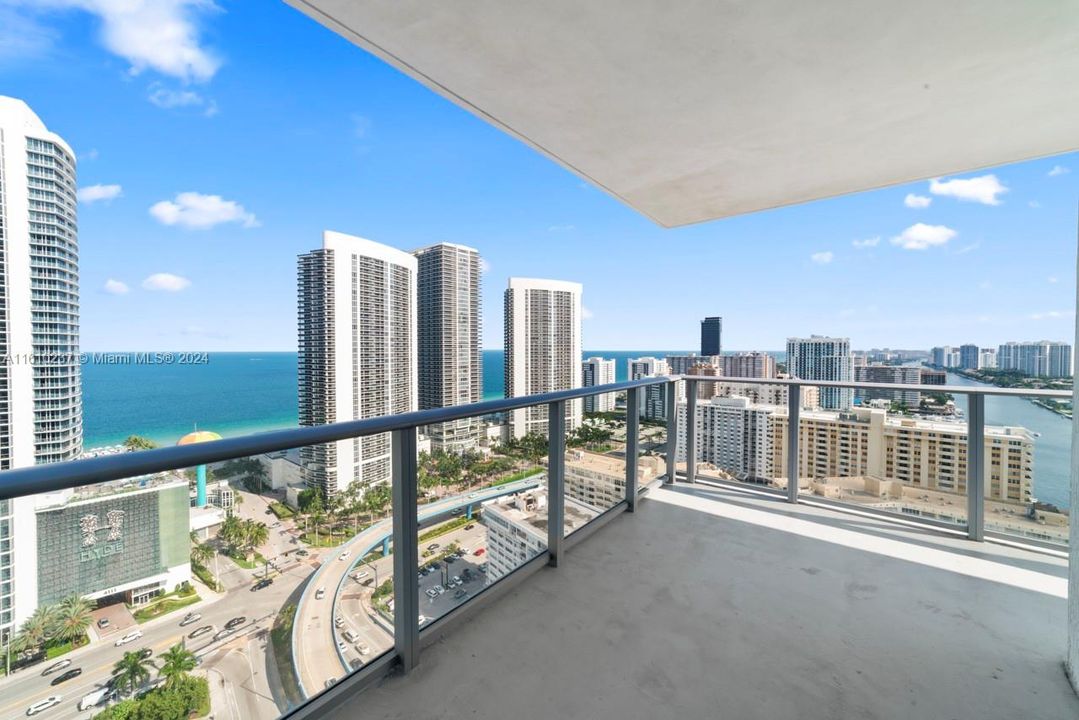For Sale: $835,000 (2 beds, 2 baths, 1060 Square Feet)