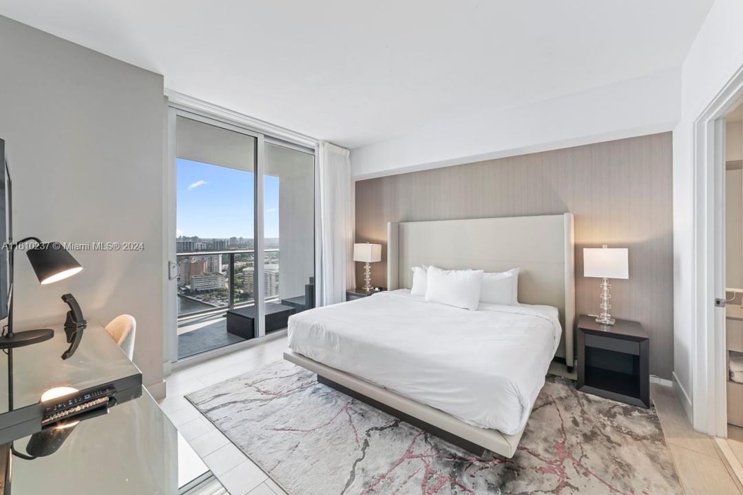 For Sale: $835,000 (2 beds, 2 baths, 1060 Square Feet)