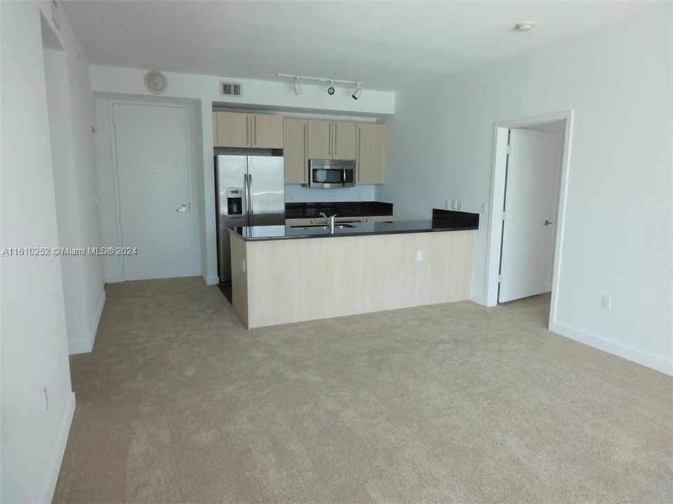 For Rent: $3,550 (2 beds, 2 baths, 1013 Square Feet)