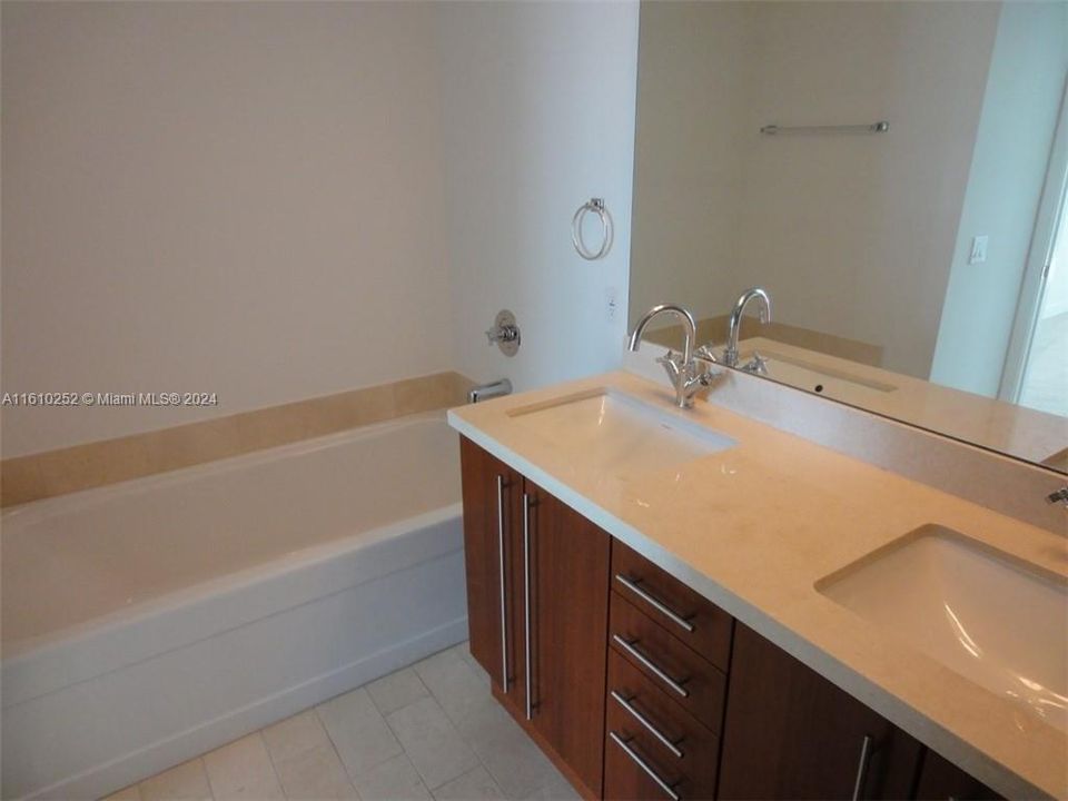 For Rent: $3,550 (2 beds, 2 baths, 1013 Square Feet)