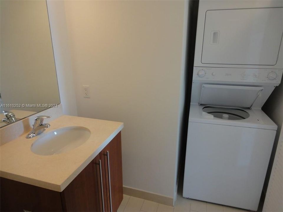 For Rent: $3,550 (2 beds, 2 baths, 1013 Square Feet)