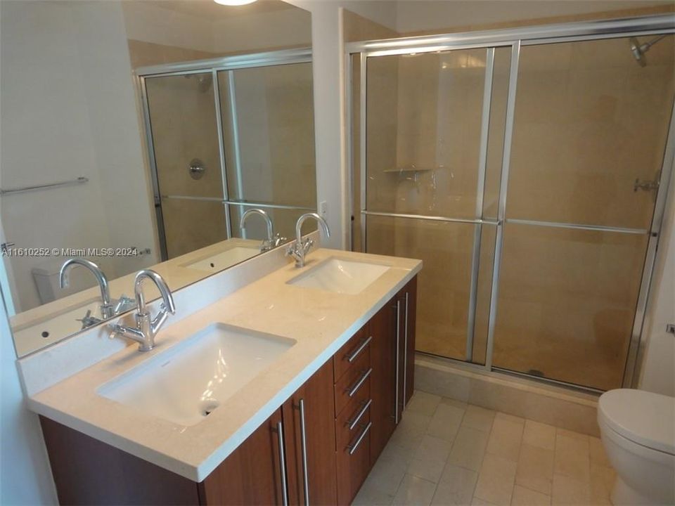 For Rent: $3,550 (2 beds, 2 baths, 1013 Square Feet)