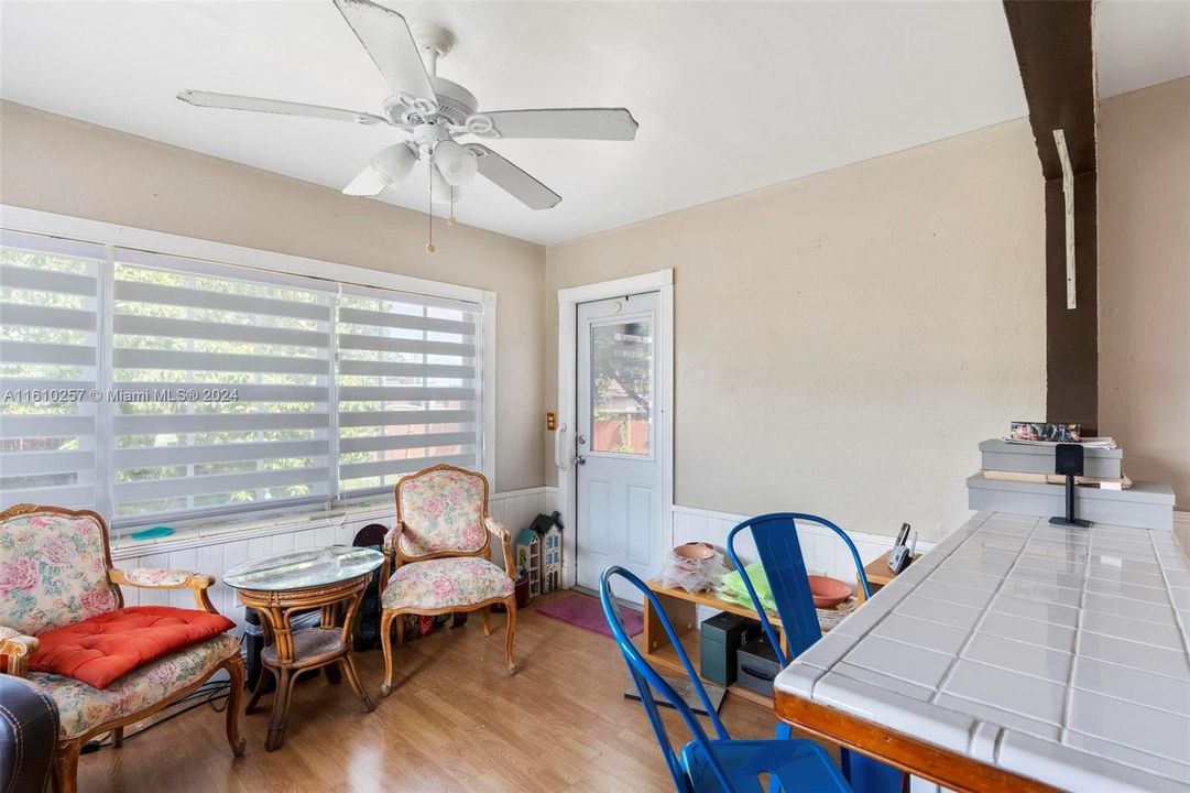 For Sale: $495,000 (2 beds, 1 baths, 920 Square Feet)