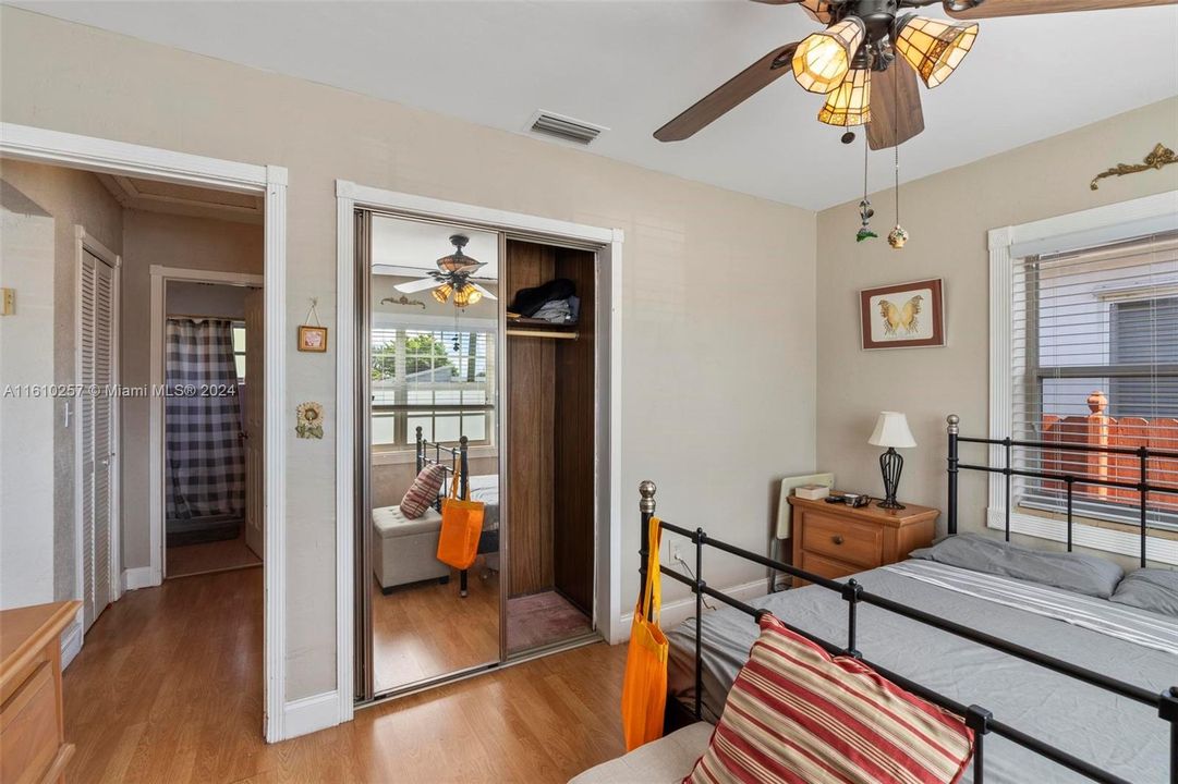 For Sale: $495,000 (2 beds, 1 baths, 920 Square Feet)