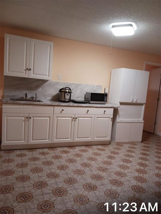 For Rent: $2,000 (2 beds, 1 baths, 1760 Square Feet)