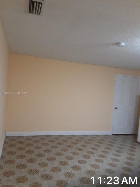 For Rent: $2,000 (2 beds, 1 baths, 1760 Square Feet)