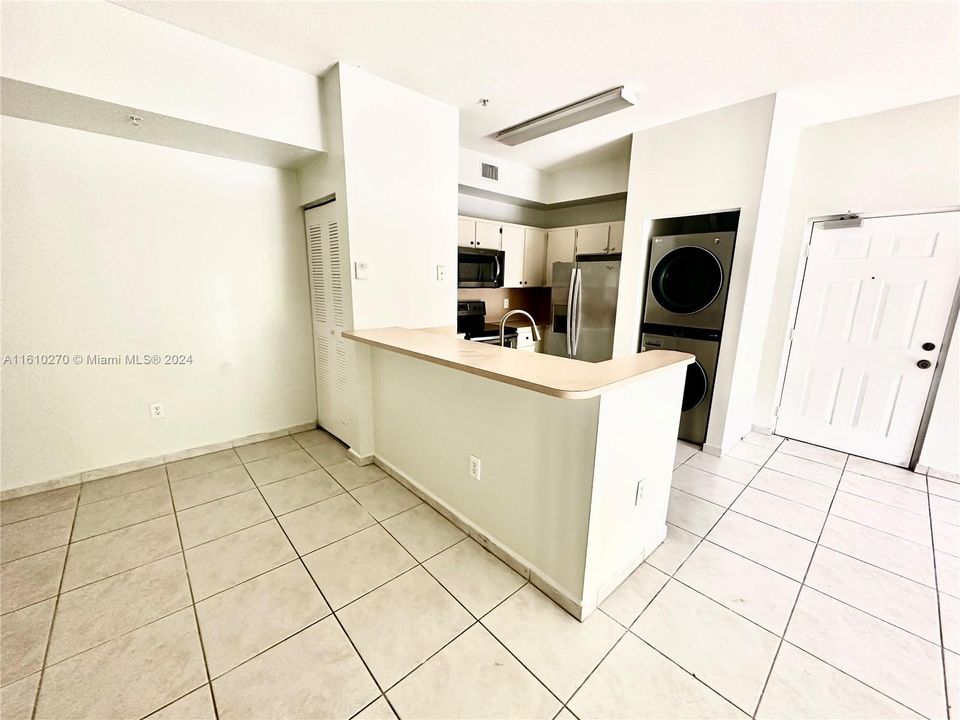 For Rent: $2,600 (2 beds, 2 baths, 910 Square Feet)