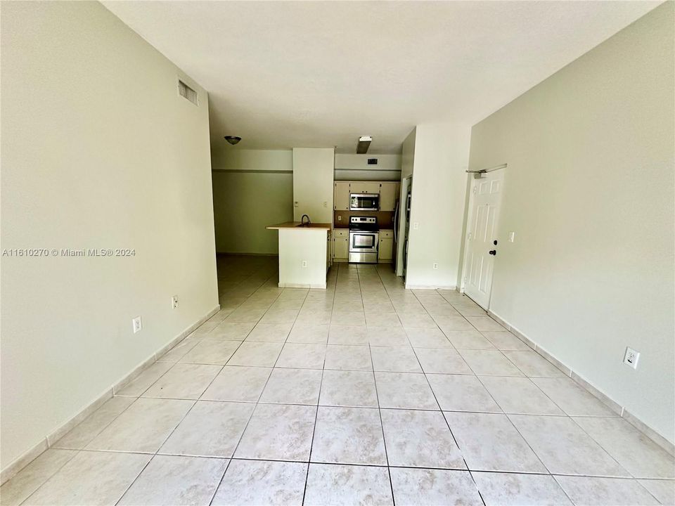 For Rent: $2,600 (2 beds, 2 baths, 910 Square Feet)