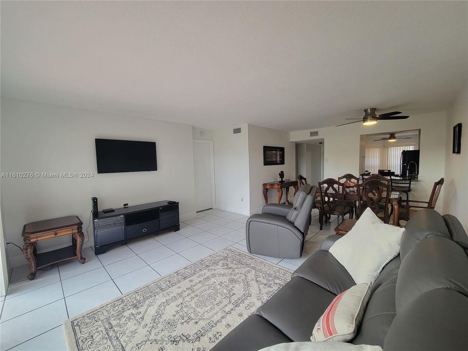 For Sale: $340,000 (2 beds, 2 baths, 1132 Square Feet)