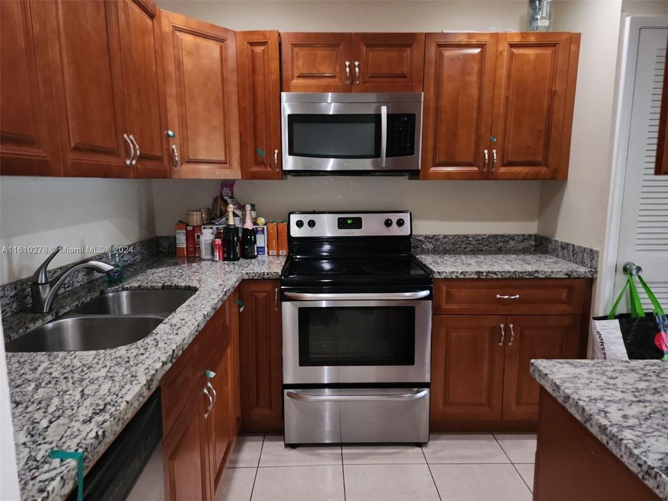 For Rent: $2,600 (2 beds, 2 baths, 1160 Square Feet)