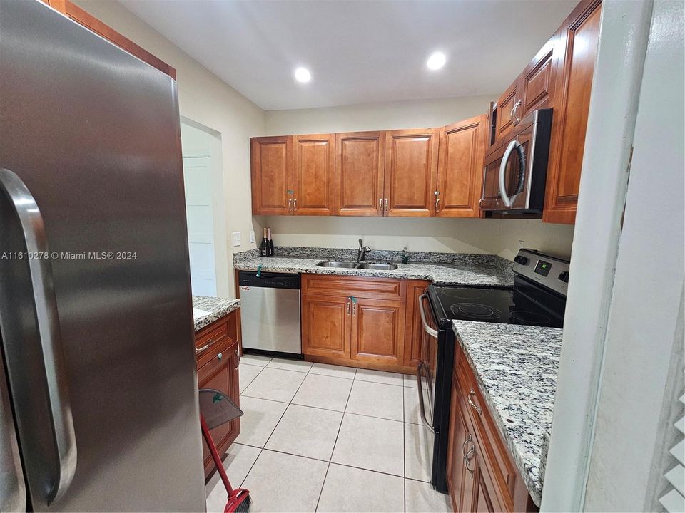 For Rent: $2,600 (2 beds, 2 baths, 1160 Square Feet)