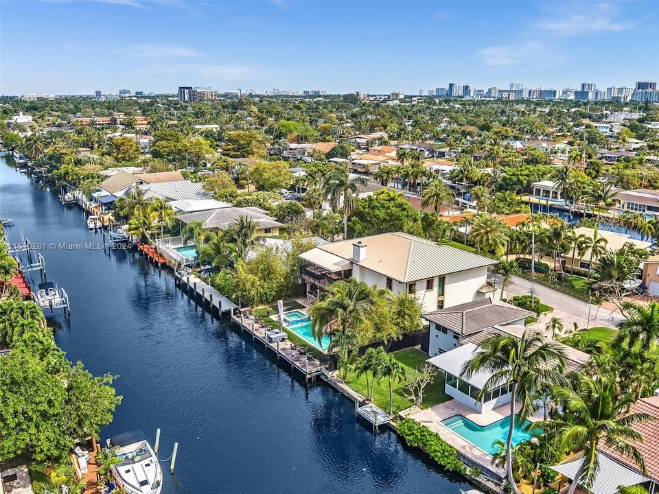 For Sale: $1,026,000 (3 beds, 2 baths, 1272 Square Feet)