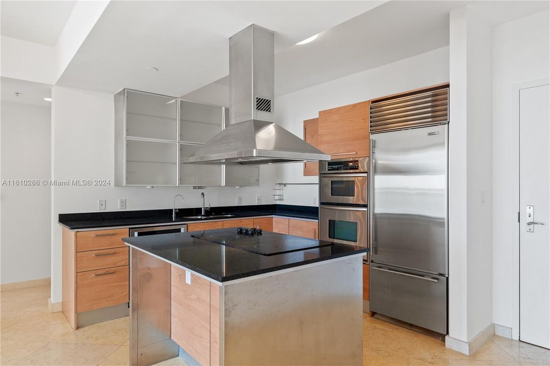 Active With Contract: $4,500 (2 beds, 2 baths, 1298 Square Feet)