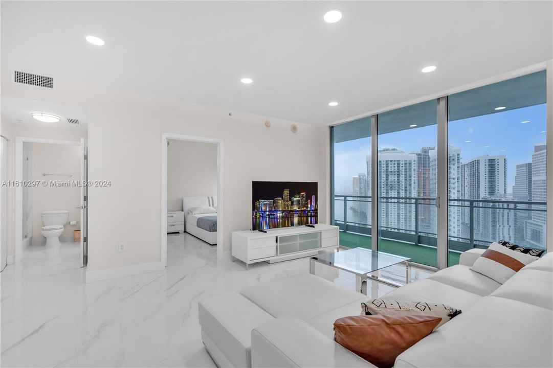 Recently Sold: $675,000 (2 beds, 2 baths, 1172 Square Feet)