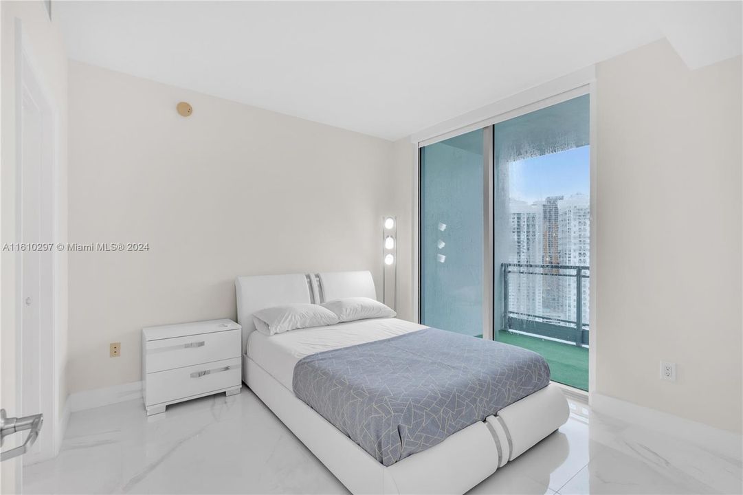 For Sale: $675,000 (2 beds, 2 baths, 1172 Square Feet)