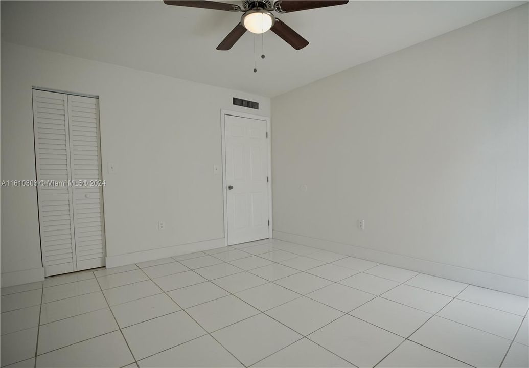 For Rent: $1,800 (1 beds, 1 baths, 740 Square Feet)