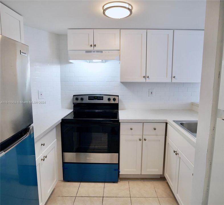 For Rent: $1,800 (1 beds, 1 baths, 740 Square Feet)