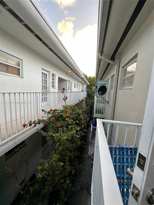 Active With Contract: $220,000 (0 beds, 1 baths, 410 Square Feet)