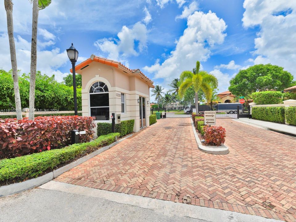 For Sale: $1,395,000 (5 beds, 4 baths, 2957 Square Feet)