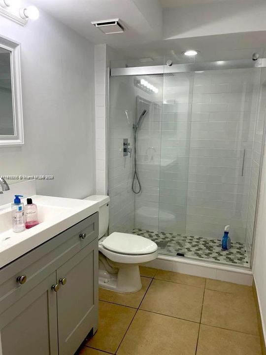 For Rent: $2,500 (2 beds, 2 baths, 936 Square Feet)