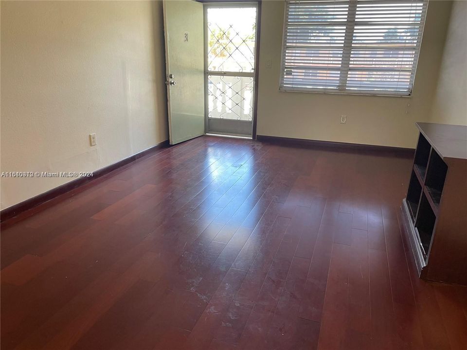 For Rent: $1,500 (1 beds, 1 baths, 836 Square Feet)