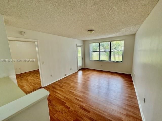 For Rent: $1,590 (1 beds, 1 baths, 600 Square Feet)