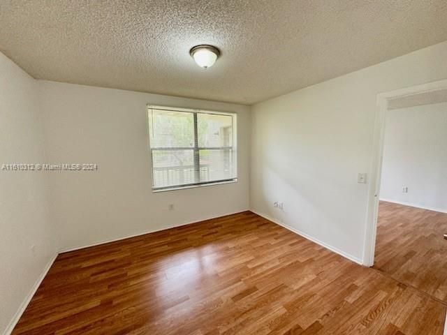 For Rent: $1,590 (1 beds, 1 baths, 600 Square Feet)