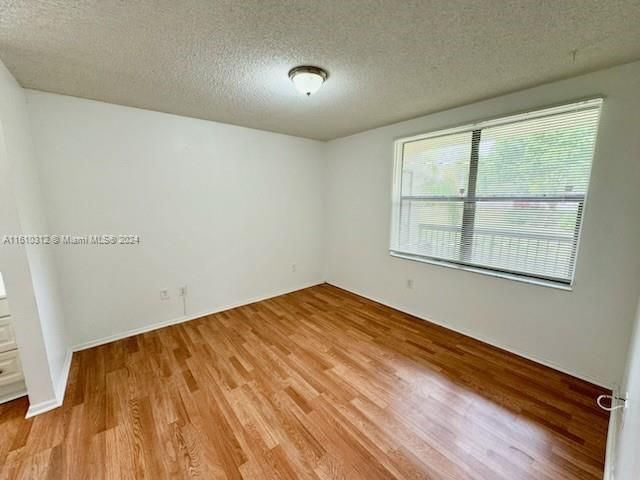 For Rent: $1,590 (1 beds, 1 baths, 600 Square Feet)