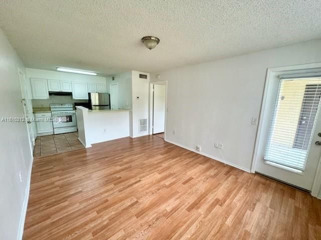 For Rent: $1,590 (1 beds, 1 baths, 600 Square Feet)