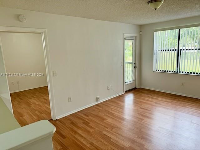 For Rent: $1,590 (1 beds, 1 baths, 600 Square Feet)