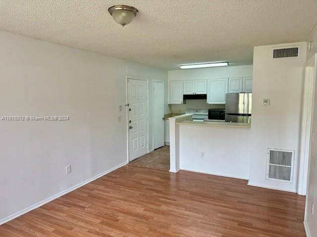 For Rent: $1,590 (1 beds, 1 baths, 600 Square Feet)