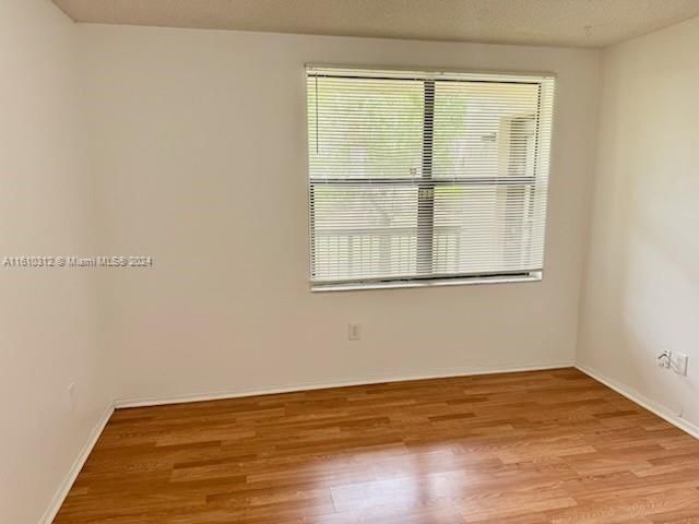 For Rent: $1,590 (1 beds, 1 baths, 600 Square Feet)