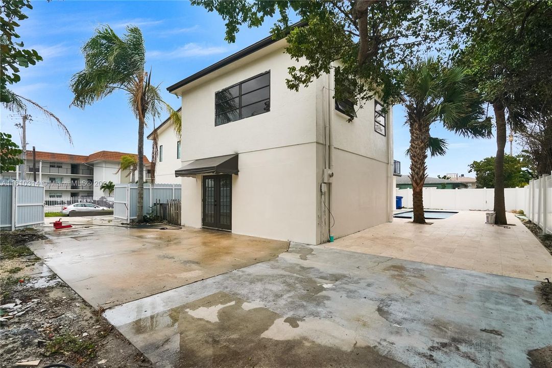 Recently Sold: $739,000 (4 beds, 3 baths, 3264 Square Feet)