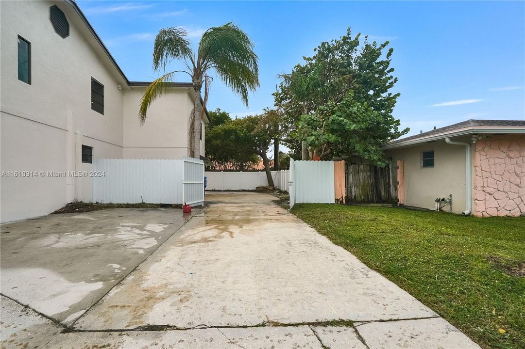 Recently Sold: $739,000 (4 beds, 3 baths, 3264 Square Feet)