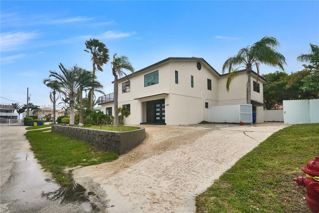 For Sale: $739,000 (4 beds, 3 baths, 3264 Square Feet)