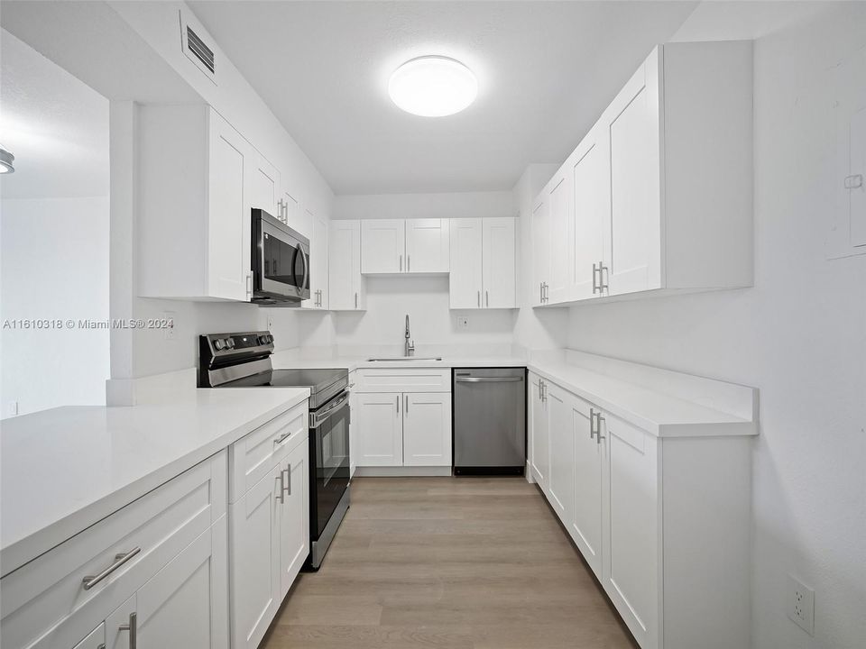 For Sale: $330,000 (2 beds, 2 baths, 1137 Square Feet)