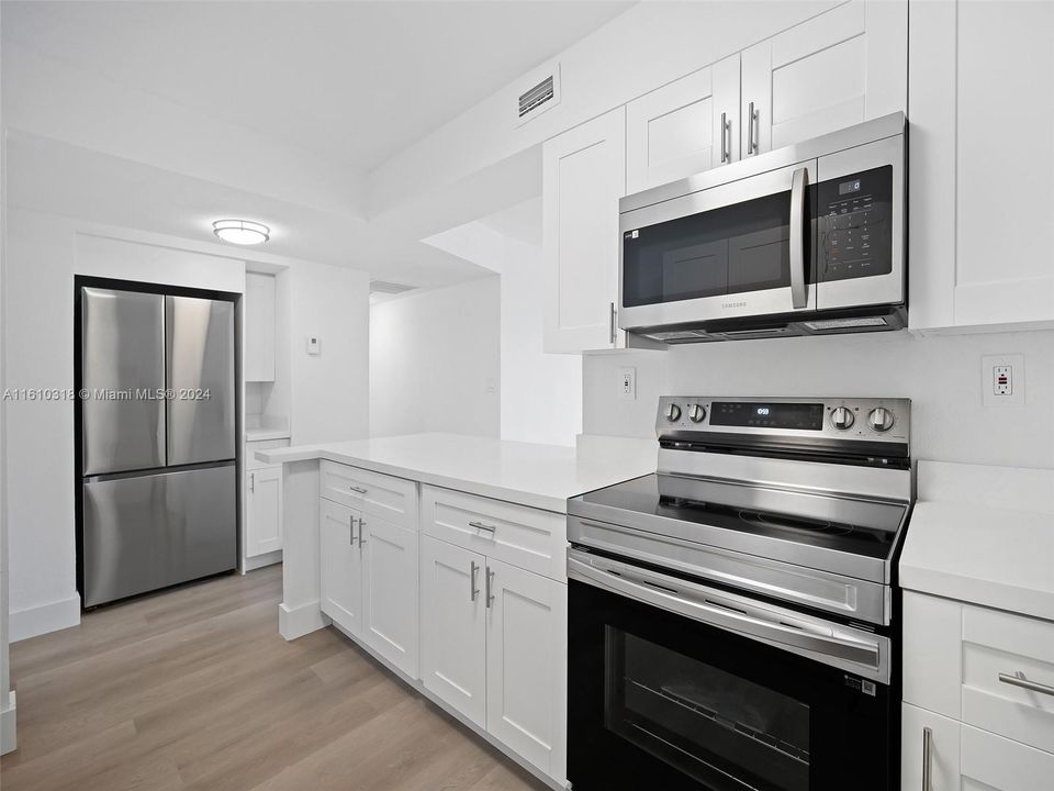 For Sale: $330,000 (2 beds, 2 baths, 1137 Square Feet)