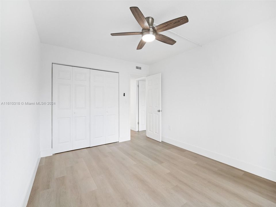 For Sale: $330,000 (2 beds, 2 baths, 1137 Square Feet)