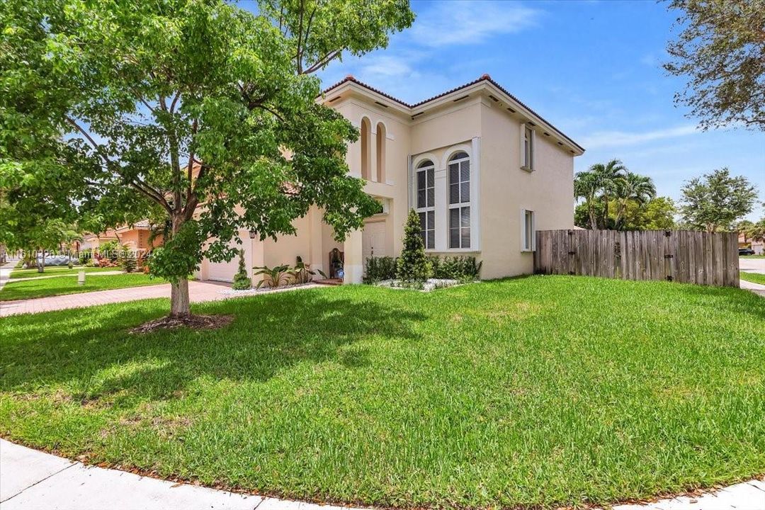 Active With Contract: $600,000 (4 beds, 2 baths, 2442 Square Feet)