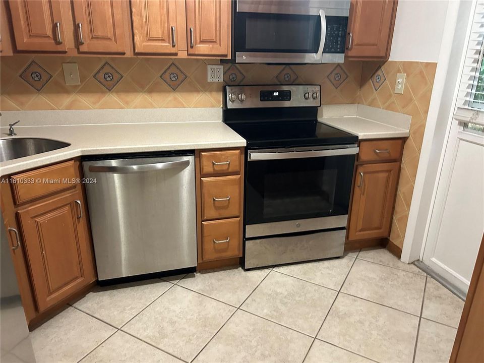 For Rent: $3,750 (2 beds, 2 baths, 1256 Square Feet)