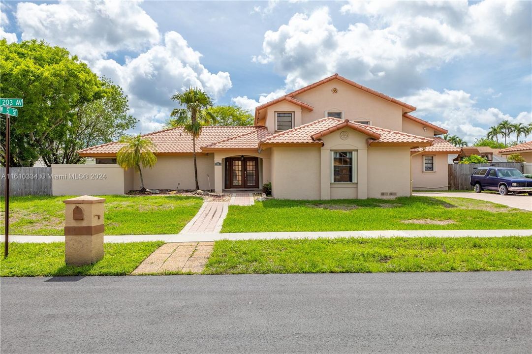 Active With Contract: $700,000 (4 beds, 3 baths, 2839 Square Feet)