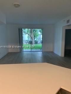 For Rent: $2,400 (2 beds, 2 baths, 1064 Square Feet)
