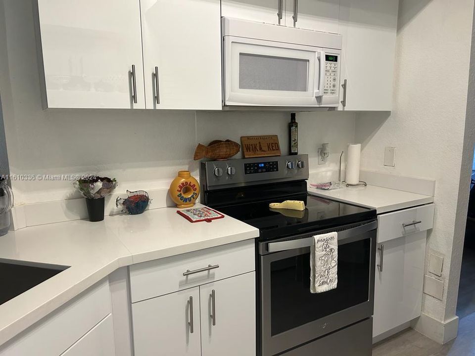 For Rent: $2,400 (2 beds, 2 baths, 1064 Square Feet)