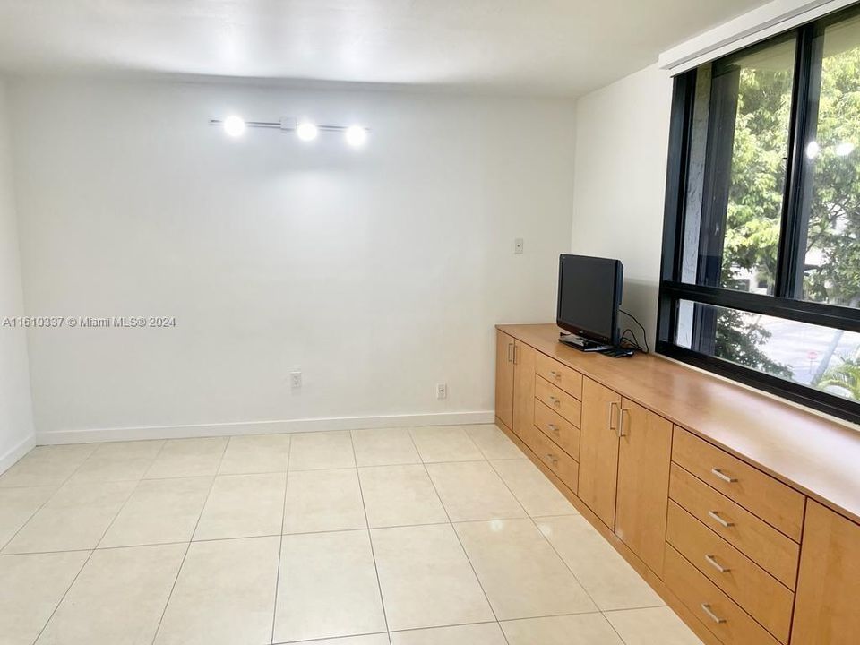 For Rent: $7,750 (3 beds, 2 baths, 1820 Square Feet)