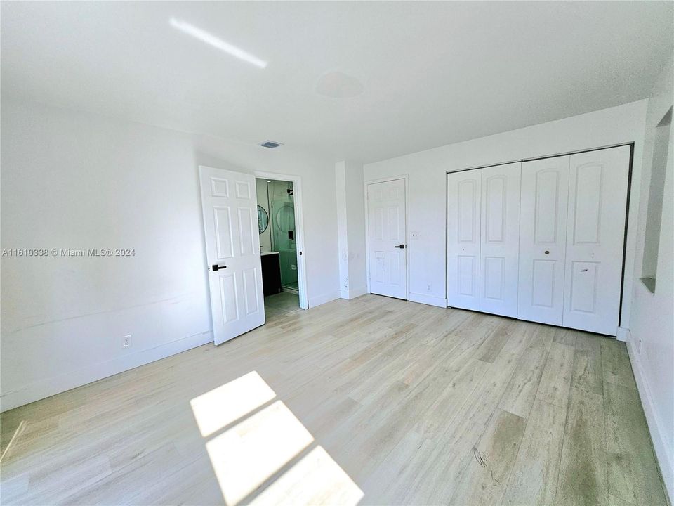 For Rent: $3,500 (2 beds, 1 baths, 2398 Square Feet)