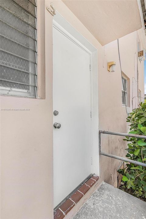 For Rent: $2,300 (2 beds, 1 baths, 1107 Square Feet)